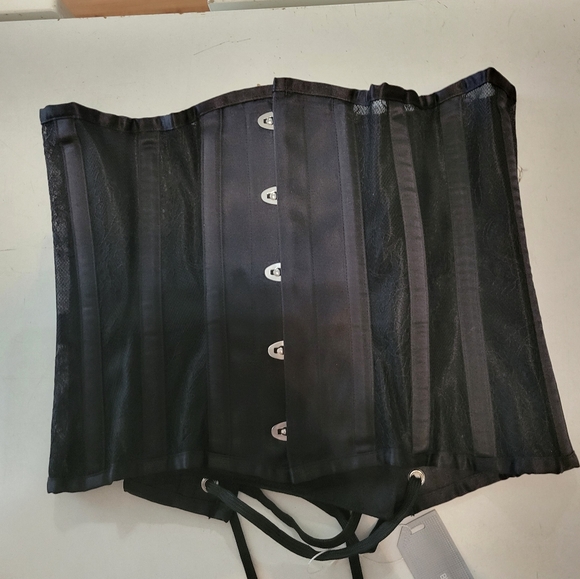 Black medium size corset - Picture 1 of 3